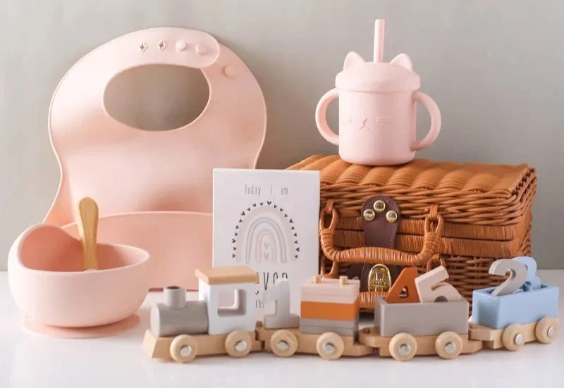 Coffret cadeau de naissance et shower de bébé Train en bois