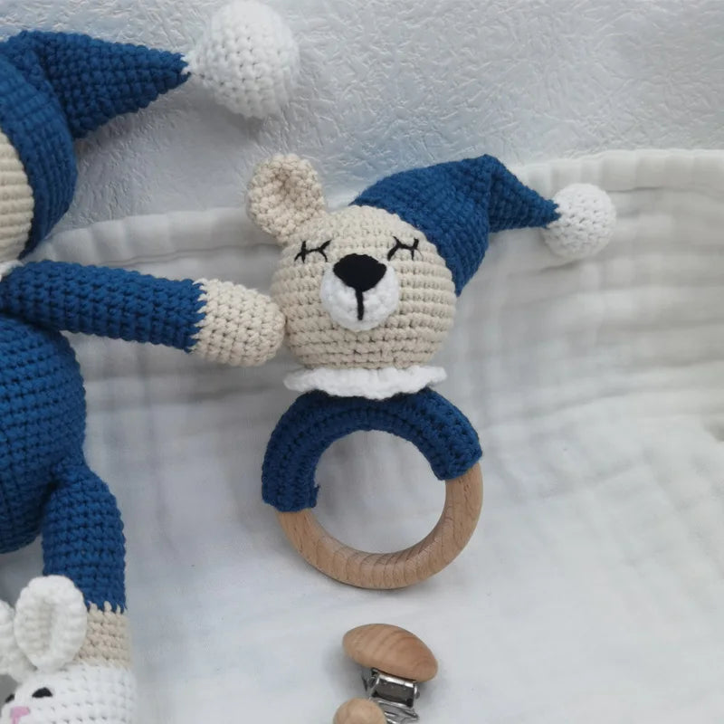 Peluche en tricot Crochet Bear avec jouet de dentition en bois et attache suce